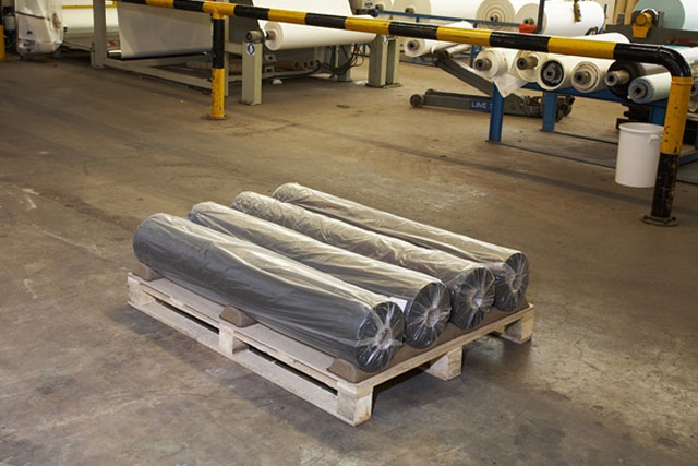 Place required number of Stakkers, or half Stakkers, flat side down on the pallet.